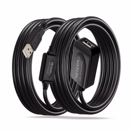 Extensión USB de 20MT Activo USB 2.0 480Mbps Netcom PE-UA0320: Conexión USB Estable a Larga Distancia, Cable extensor USB 2.0 activo de 20 metros Netcom PE-UA0320, mostrando el conector de entrada USB-A y los boosters de señal integrados, un producto de HD Multimedia PERU SAC.