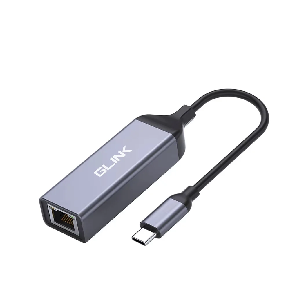 Ethernet Glink GL C Conexión por Cable Ultrarrápida y Estable Adaptador Glink GL C de color negro con carcasa de aluminio mostrando el conector USB C en un extremo y el puerto de red RJ en el otro sobre un fondo blanco