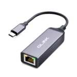 Ethernet Glink GL-041C: ¡Conexión por Cable Ultrarrápida y Estable!, Adaptador Glink GL-041C de color negro con carcasa de aluminio, mostrando el conector USB-C en un extremo y el puerto de red RJ45 en el otro, sobre un fondo blanco.