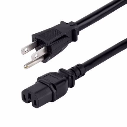 Cable de poder negro American NET de 1.8 metros, mostrando el enchufe plano NEMA 5-15P en un extremo y el conector C15 con su muesca característica en el otro, ¡Aquí tienes el texto SEO optimizado para el Cable de Poder C15 American NET GP-130-3x14-C15! Cable de Poder C15 a NEMA 5-15P 1.8m American NET: ¡Para Equipos de Alta Temperatura y Redes!