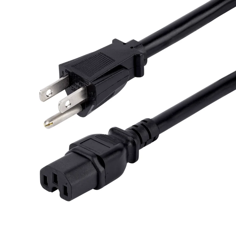 Cable de poder negro American NET de 1.8 metros, mostrando el enchufe plano NEMA 5-15P en un extremo y el conector C15 con su muesca característica en el otro, ¡Aquí tienes el texto SEO optimizado para el Cable de Poder C15 American NET GP-130-3x14-C15! Cable de Poder C15 a NEMA 5-15P 1.8m American NET: ¡Para Equipos de Alta Temperatura y Redes!