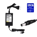 Adaptador de Voltaje 12V 2A High Full Max LTH-12V-2A (Doble Cable): ¡Energía Estable y Flexible!, Adaptador de corriente tipo ladrillo High Full Max LTH-12V-2A de 12V 2A, mostrando el cable de poder AC y el cable de salida DC con su conector, producto de HD Multimedia.
