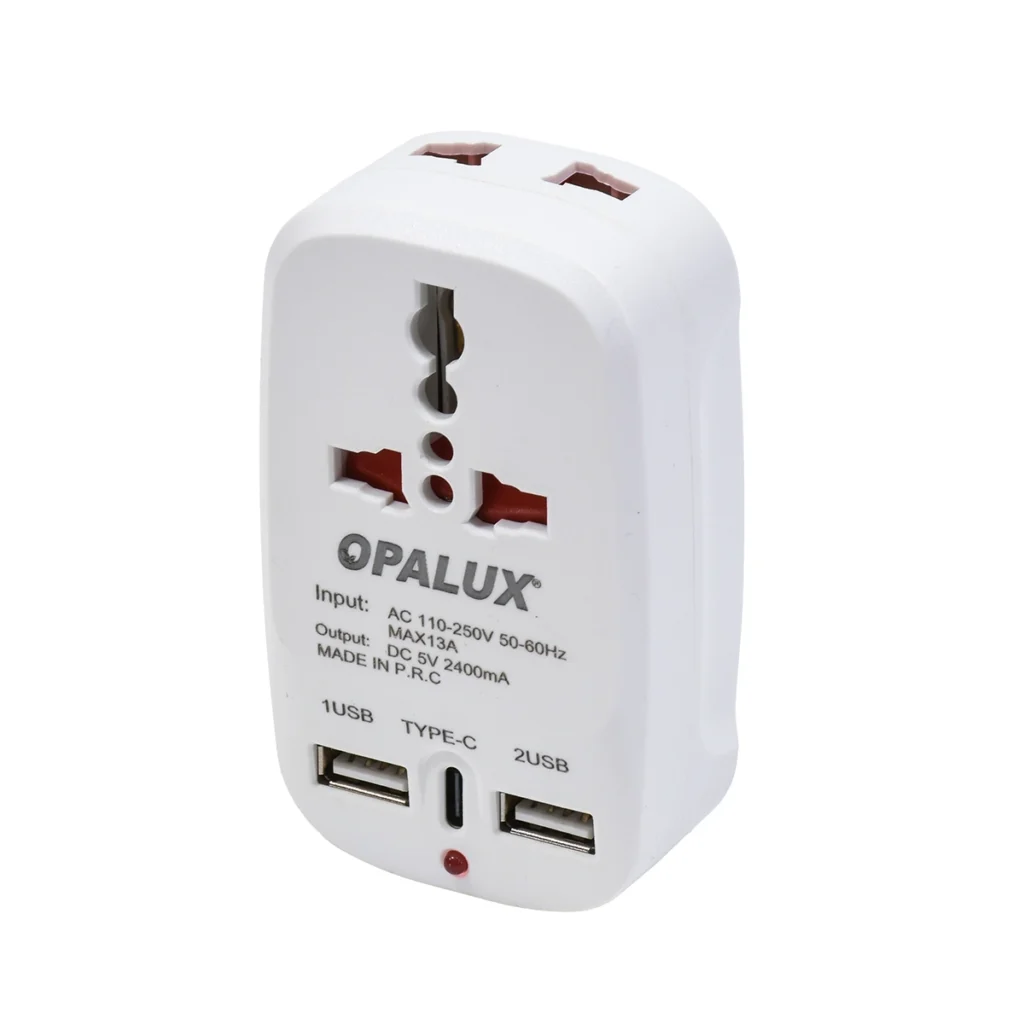 Adaptador de Enchufe  en  Opalux OP AC Doble Toma USB A y USB C Tu Centro de Carga Total Adaptador de pared  en  Opalux OP AC de color blanco mostrando su toma súper universal su toma planoredondo los dos puertos USB A y el puerto USB C producto de HD Multimedia