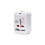 Adaptador Viajero Multipropósito High Full Max ZZ-AD01: ¡Conéctate en Todo el Mundo!, Adaptador de viaje universal multipropósito High Full Max ZZ-AD01 de color blanco, mostrando sus diferentes clavijas retráctiles y el socket universal, producto de HD Multimedia.