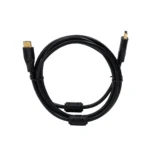 Cable HDMI Económico 1.8 Metros Full HD High Full Max YKZ-HDMI-1.8M: ¡Conexión Confiable a Gran Precio!, Cable HDMI económico de 1.8 metros High Full Max de color negro, mostrando sus conectores dorados y los filtros de ferrita cilíndricos, producto de HD Multimedia.