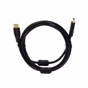 Cable HDMI Económico 1.8 Metros Full HD High Full Max YKZ-HDMI-1.8M: ¡Conexión Confiable a Gran Precio!, Cable HDMI económico de 1.8 metros High Full Max de color negro, mostrando sus conectores dorados y los filtros de ferrita cilíndricos, producto de HD Multimedia.