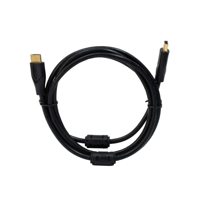 Cable HDMI Económico 1.8 Metros Full HD High Full Max YKZ-HDMI-1.8M: ¡Conexión Confiable a Gran Precio!, Cable HDMI económico de 1.8 metros High Full Max de color negro, mostrando sus conectores dorados y los filtros de ferrita cilíndricos, producto de HD Multimedia.