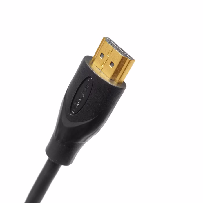 Cable HDMI Económico  Metros Full HD High Full Max YKZ HDMI M Conexión Confiable a Gran Precio Cable HDMI económico de  metros High Full Max de color negro mostrando sus conectores dorados y los filtros de ferrita cilíndricos producto de HD Multimedia