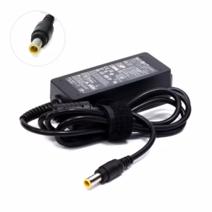 Cargador para Monitor LG 19V 1.3A Briyon LG-19134: ¡El Reemplazo Perfecto!, Cargador de reemplazo Briyon LG-19134 para monitor LG, mostrando el transformador negro y el conector de salida específico de 6.5mm con su pin central, producto de HD Multimedia.