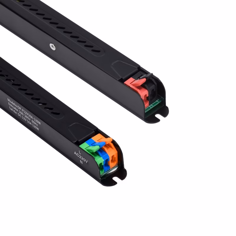 Fuente de 12V 10A Ultra Slim OPALUX OP-F12V10A-120W_______02 Fuente de Poder Ultra Slim 12V 10A 120W Opalux OP-F12V10A-120W: ¡Potencia y Diseño para tus Proyectos!, Fuente de poder ultra delgada Opalux OP-F12V10A-120W de 12V 10A con carcasa de aluminio, mostrando su perfil alargado y sus terminales de conexión, producto de HD Multimedia.