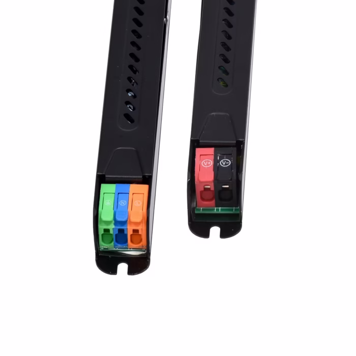 Fuente de Poder Ultra Slim V A W Opalux OP FVA W Potencia y Diseño para tus Proyectos Fuente de poder ultra delgada Opalux OP FVA W de V A con carcasa de aluminio mostrando su perfil alargado y sus terminales de conexión producto de HD Multimedia