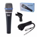 Micrófono Dinámico Profesional EALSEM ES-BETA57A: ¡Claridad y Resistencia para Voces e Instrumentos!, Kit de micrófono dinámico profesional EALSEM ES-BETA57A de color gris, mostrando el micrófono, el cable XLR a Plug de 6 metros, el clip para parante y la funda protectora, producto de HD Multimedia.