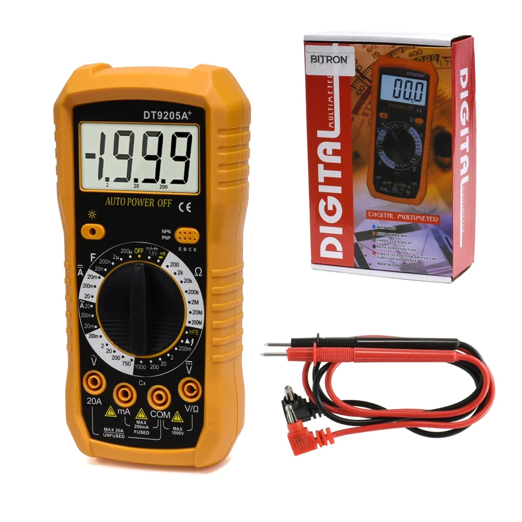 Multímetro Digital DT9205A+ con Pantalla LCD: ¡La Herramienta Completa para tu Taller!, Multímetro digital DT9205A+ con su gran pantalla LCD inclinable y su funda protectora de goma, mostrando los cables de prueba conectados, producto de HD Multimedia.