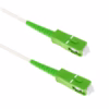Patch Cord de Fibra Óptica m SCAPC a SCAPC El Cable Ideal para tu Router de Fibra Óptica en Perú Cable patch cord de fibra óptica monomodo de  metros color crema mostrando en detalle los conectores verdes SCAPC en ambos extremos producto de HD Multimedia