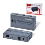 Splitter HDMI 1x2 4K@60Hz con Extractor de Audio NETCOM PE-EL0319: ¡Duplica y Extrae!, Splitter HDMI 1x2 con extractor de audio NETCOM PE-EL0319 de metal negro, mostrando su puerto de entrada HDMI y sus salidas HDMI, óptica y 3.5mm, producto de HD Multimedia.