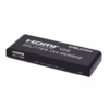 Splitter HDMI x KHz v Delcom DL SPLK Una Señal Cuatro Pantallas en Simultáneo Splitter HDMI x Delcom DL SPLK de metal color negro mostrando su puerto de entrada único y sus cuatro puertos de salida HDMI producto de HD Multimedia