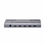 Splitter HDMI 1x4 8K 60Hz / 4K@120Hz Version 2.1 NETCOM PE-SH0204: Lleva tu Señal 8K a 4 Pantallas a la Vez, Divisor HDMI 8K 1x4, Splitter HDMI 1x4 profesional Netcom PE-SH0204 de metal color gris, mostrando su único puerto de entrada y sus cuatro puertos de salida para video 8K, producto de HD Multimedia PERU SAC.