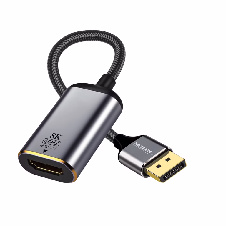Adaptador DisplayPort a HDMI 8K@60Hz NETCOM PE-VA0320: Libera la Potencia 8K y 4K@144Hz de tu PC, Adaptador premium DisplayPort a HDMI 8K Netcom PE-VA0320 enmallado, mostrando sus conectores de aluminio dorados, un producto para gaming de alta gama de HD Multimedia PERU SAC.