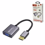 Adaptador DisplayPort a VGA Full HD NETCOM PE-DP0174: Conecta tu PC a Cualquier Proyector VGA sin Esfuerzo, Adaptador premium DisplayPort a VGA Netcom PE-DP0174, mostrando el cable corto enmallado, el conector DP macho de aluminio y el puerto VGA hembra, un producto de HD Multimedia PERU SAC.