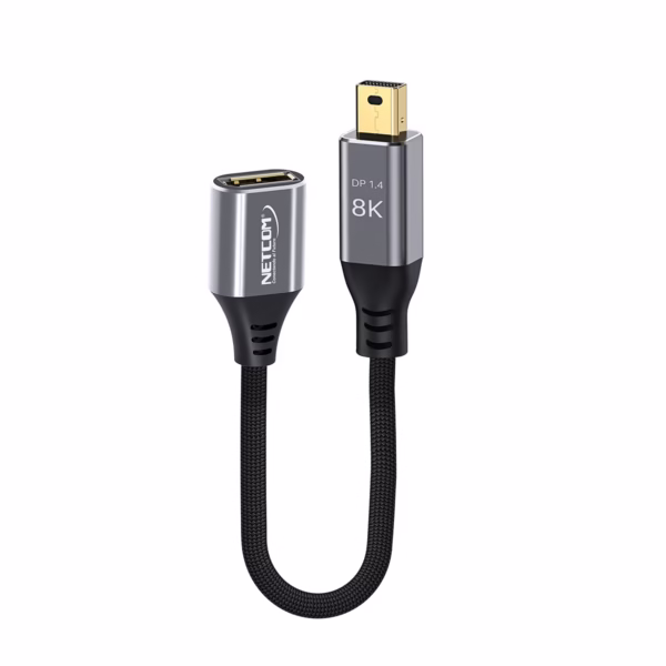 Adaptador Mini DisplayPort a DisplayPort 8K@60HZ NETCOM PE-AD0187: Desata la Máxima Calidad de tu MacBook o Surface, Adaptador premium Mini DisplayPort a DisplayPort 1.4 Netcom PE-AD0187 enmallado, mostrando sus conectores de aluminio dorados, un producto para 8K y gaming de HD Multimedia PERU SAC.