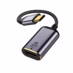Adaptador USB-C a HDMI 8K NETCOM PE-VA0330: Libera la Potencia 8K de tu Laptop o MacBook, Adaptador premium USB-C a HDMI 2.1 Netcom PE-VA0330 enmallado, mostrando sus conectores de aleación de aluminio y contactos dorados, un producto para 8K y gaming de HD Multimedia PERU SAC.