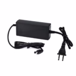 Adaptador 12V 4A DC High Full Max LTH-12V4A | Fuente de Poder en Perú, Adaptador de corriente tipo ladrillo High Full Max LTH-12V4A de 12V 4A, mostrando el cable de poder AC y el cable de salida DC con su conector, producto de HD Multimedia PERU SAC.