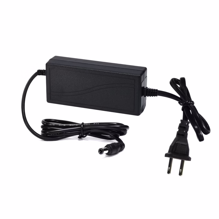 Adaptador de V A DC High Full Max LTH VA Adaptador de corriente tipo ladrillo High Full Max LTH VA de V A mostrando el cable de poder AC y el cable de salida DC con su conector producto de HD Multimedia PERU SAC