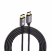 Cable DisplayPort a HDMI K de MT Enmallado NETCOM PE DH Conecta tu PC a tu TV sin Límites Cable premium DisplayPort a HDMI Netcom PE DH de  metros enmallado en nylon mostrando sus conectores de aleación de aluminio y contactos dorados producto de HD Multimedia PERU SAC