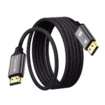 Cable DisplayPort a HDMI 4K de 3MT Enmallado NETCOM PE-DH0103: Conecta tu PC a tu TV sin Límites, Cable premium DisplayPort a HDMI Netcom PE-DH0103 de 3 metros, enmallado en nylon, mostrando sus conectores de aleación de aluminio y contactos dorados, producto de HD Multimedia PERU SAC.