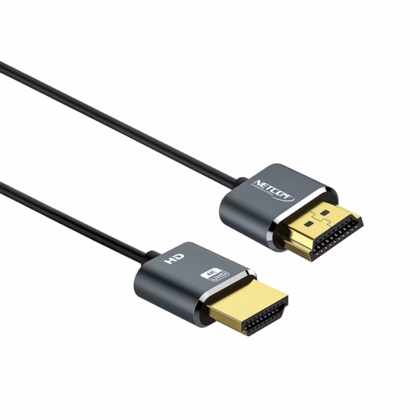 Cable HDMI 4K Slim 1.8M Ultra HD 4K@60HZ v2.0 NETCOM PE-HD0892: La Conexión 4K que lo Tiene Todo, Cable HDMI 4K ultra delgado Netcom PE-HD0892 de 1.8 metros, de color negro, mostrando sus conectores premium de aleación de aluminio y contactos dorados, producto de HD Multimedia PERU SAC.