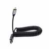 Cable Micro HDMI en Espiral de MT KHz KHz NETCOM PE HD La Conexión Flexible y Sin Enredos para tu Cámara o GoPro Cable Micro HDMI a HDMI en espiral Netcom PE HD de color negro mostrando su diseño helicoidal y sus conectores premium de aluminio y dorados un producto de HD Multimedia PERU SAC