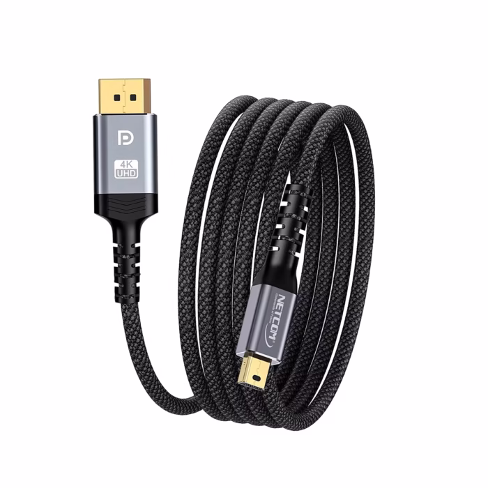 Cable Mini DisplayPort a DisplayPort KHz NETCOM PE DP La Conexión Definitiva para tu MacBook o Surface Cable premium bidireccional Mini DisplayPort a DisplayPort Netcom PE DP enmallado mostrando sus conectores de aleación de aluminio y contactos dorados un producto de HD Multimedia PERU SAC