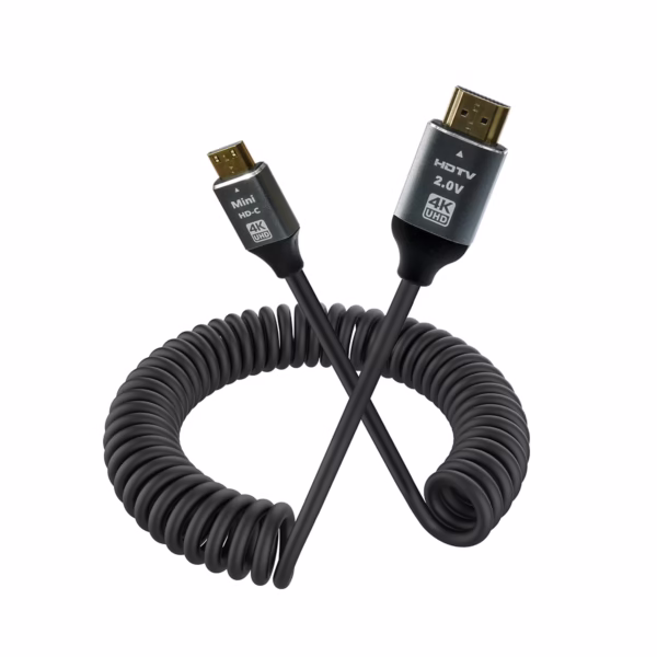 Cable Mini HDMI en Espiral de 1.5MT 4k@60Hz 2K@165Hz NETCOM PE-HD0840: La Conexión Perfecta y sin Enredos para tu Cámara, Cable Mini HDMI a HDMI en espiral Netcom PE-HD0840 de color negro, mostrando su diseño helicoidal y sus conectores premium de aluminio y dorados, un producto de HD Multimedia PERU SAC.