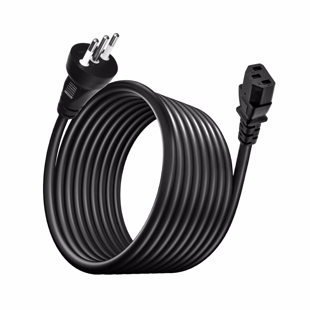 Cable de Poder  en Línea CEI   a C AWG A  Metros NETCOM PE PW La Conexión de Máxima Potencia para tus Equipos Cable de poder de alta resistencia Netcom PE PW mostrando el conector hembra C y el enchufe macho de  pines en línea Tipo L un producto de HD Multimedia PERU SAC