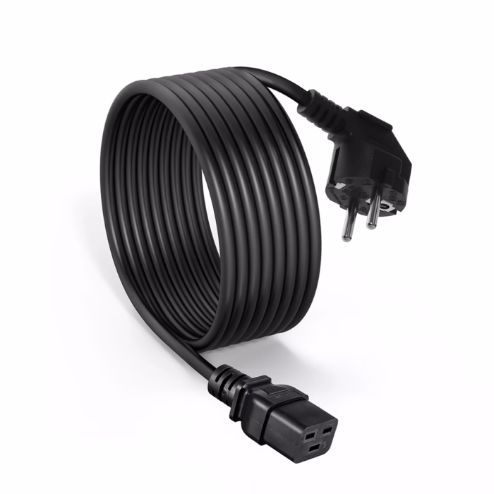 Cable de Poder Schuko a C AWG A  Metros NETCOM PE PW Energía de Máxima Capacidad para tus Servidores Cable de poder de alta capacidad Netcom PE PW mostrando el enchufe de pared Schuko y el conector rectangular C para servidores un producto de grado profesional de HD Multimedia PERU SAC