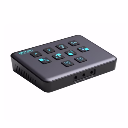 Capturador HDMI Dual 4K@60Hz con PIP Selector Streaming NETCOM PE-EL0287: Crea Streams Profesionales Fácilmente, Capturadora y switcher de video dual HDMI Netcom PE-EL0287 de metal color gris, mostrando sus dos entradas HDMI, puertos de audio y botones de control para streaming profesional, producto de HD Multimedia PERU SAC.