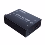 Capturador SDI o HDMI USB-C 1080p@60Hz NETCOM PE-EL0284: Captura Profesional desde Cualquier Fuente, Capturadora de video profesional Netcom PE-EL0284 de carcasa metálica, mostrando sus puertos de entrada SDI y HDMI, y su salida USB-C, un producto de HD Multimedia PERU SAC.