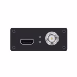 Capturador SDI o HDMI USB-C 1080p@60Hz NETCOM PE-EL0284: Captura Profesional desde Cualquier Fuente, Capturadora de video profesional Netcom PE-EL0284 de carcasa metálica, mostrando sus puertos de entrada SDI y HDMI, y su salida USB-C, un producto de HD Multimedia PERU SAC.