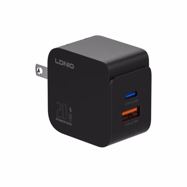 Cargador Rápido USB-C de 20W LDNIO Q1 en Perú – Compatible con iPhone y Android, Cargador de pared rápido y compacto LDNIO Q1 de 20W, de color negro, mostrando sus puertos de salida USB-C y USB-A, un producto de carga moderno de HD Multimedia PERU SAC.