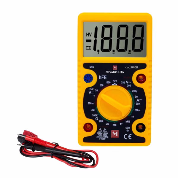 Multímetro Digital Miyako USA 870B: La Herramienta Esencial para tus Proyectos, Multímetro digital Miyako USA 870B de color amarillo, mostrando su pantalla LCD, el selector giratorio y las puntas de prueba, una herramienta de medición esencial de HD Multimedia PERU SAC.