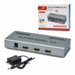 Splitter HDMI 1x2 8K 60Hz NETCOM PE-SH0202: Duplica tu Experiencia Visual en Alta Resolución, Divisor HDMI 1x2 8K, Splitter HDMI 1x2 de alto rendimiento Netcom PE-SH0202 de metal color gris, mostrando sus puertos para video 8K y 4K a 120Hz, un producto de vanguardia de HD Multimedia PERU SAC.