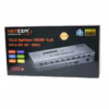 Splitter HDMI x K Hz Ultra HD v NETCOM PE SP | Distribuidor en Perú Splitter HDMI x profesional Netcom PE SP de metal color gris mostrando su único puerto de entrada y sus ocho puertos de salida para distribución de video K producto de HD Multimedia PERU SAC