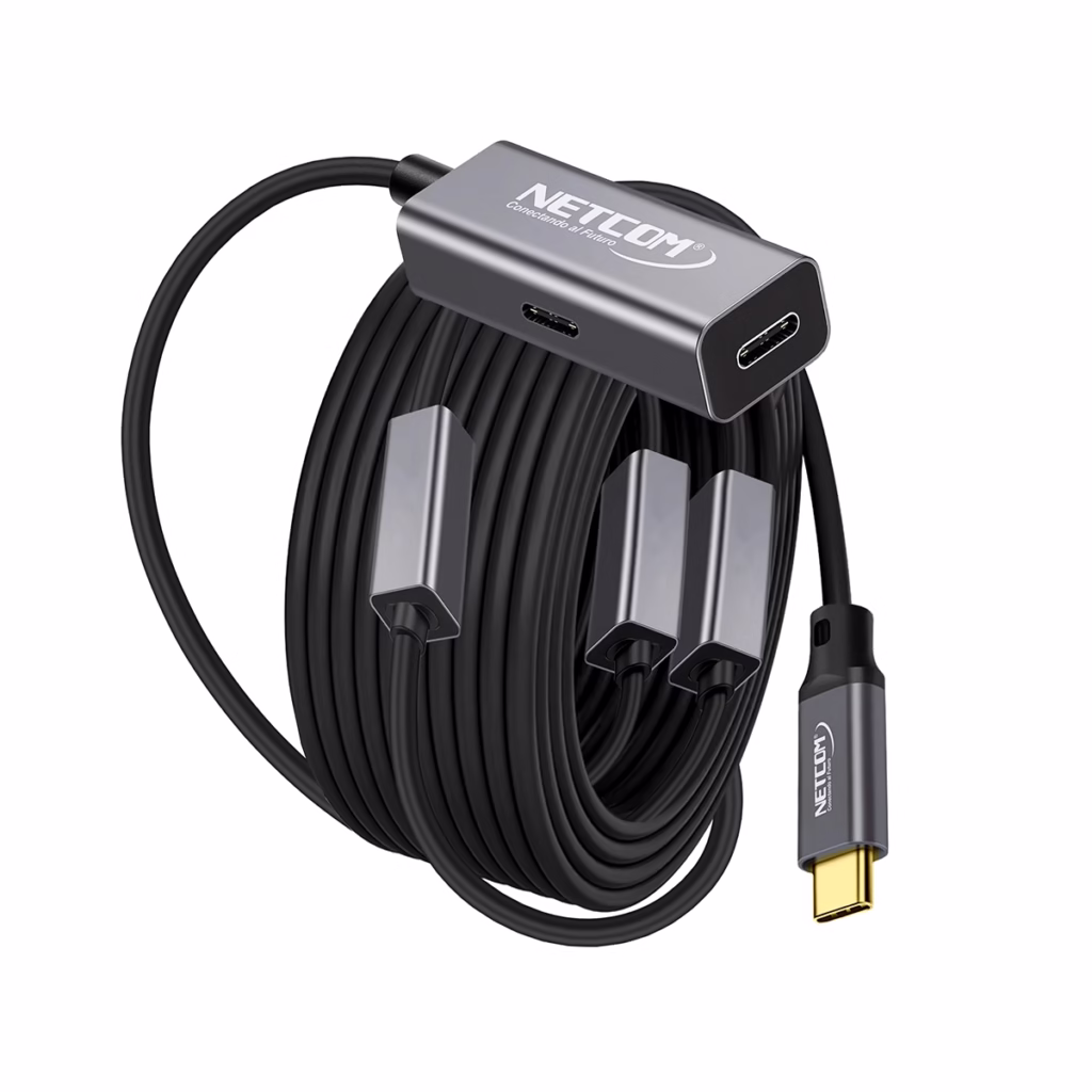 Cable Extensión USB C MT Activo USB C  Gen W Gbps NETCOM PE EX Lleva tu Conexión de Datos USB C a  Metros Cable extensor de datos USB C activo de  metros Netcom mostrando el conector de entrada USB C y el extremo hembra USB C con su puerto de alimentación un producto de HD Multimedia PERU SAC