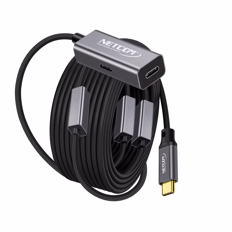 Cable Extensión USB-C 30MT Activo USB-C 3.1 Gen2 100W 5Gbps NETCOM PE-EX0230, Cable extensor de datos USB-C activo de 30 metros Netcom PE-EX0230, mostrando el conector de entrada USB-C y el extremo hembra USB-C con su puerto de alimentación, un producto de HD Multimedia PERU SAC.
