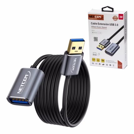 Cable Extensión USB3 de 3MT USB 3.0 5Gbps NETCOM PE-CA0093: Conecta tus dispositivos a 3 Metros, Cable de extensión USB 3.0 premium Netcom PE-CA0093 de 3 metros, mostrando sus robustos conectores de aleación de aluminio con contactos dorados, un producto de HD Multimedia PERU SAC.