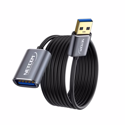 Cable Extensión USB3 de 3MT USB 3.0 5Gbps NETCOM PE-CA0093: Conecta tus dispositivos a 3 Metros, Cable de extensión USB 3.0 premium Netcom PE-CA0093 de 3 metros, mostrando sus robustos conectores de aleación de aluminio con contactos dorados, un producto de HD Multimedia PERU SAC.