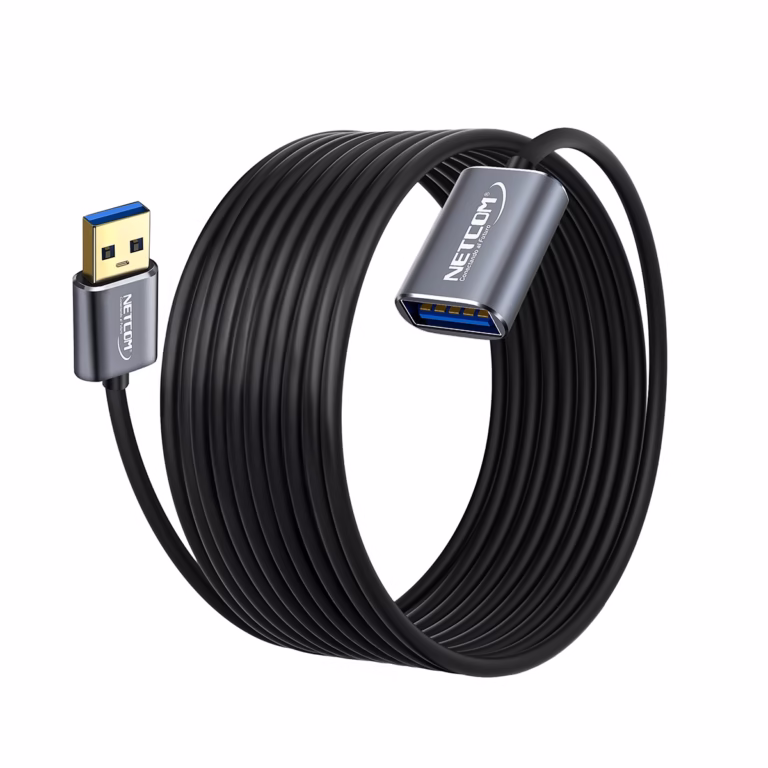 Cable Extensión USB3 de 5MT USB 3.0 5Gbps NETCOM PE-CA0094: Lleva tu Conexión USB 3.0 más Lejos, Cable de extensión USB 3.0 premium Netcom PE-CA0094 de 5 metros, mostrando sus robustos conectores de aleación de aluminio con contactos dorados, un producto de HD Multimedia PERU SAC.
