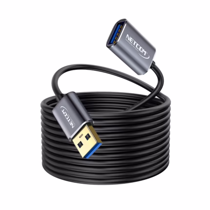 Cable Extensión USB3 de 7MT USB 3.0 5Gbps NETCOM PE-CA0095: Lleva tu Conexión USB 3.0 más Lejos, Cable de extensión USB 3.0 premium Netcom PE-CA0095 de 7 metros, mostrando sus conectores de aleación de aluminio con contactos dorados, un producto de HD Multimedia PERU SAC.
