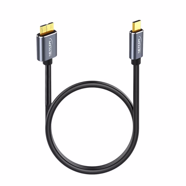 Cable USB-C a Micro-B de 1MT para Disco Duro Externo NETCOM PE-CA0104: El Cable ideal para tu Disco Externo, Cable USB-C a Micro-B 3.0 de 1 metro Netcom PE-CA0104, mostrando el conector USB-C y el conector ancho Micro-B 3.0 para discos duros, un producto de HD Multimedia PERU SAC.