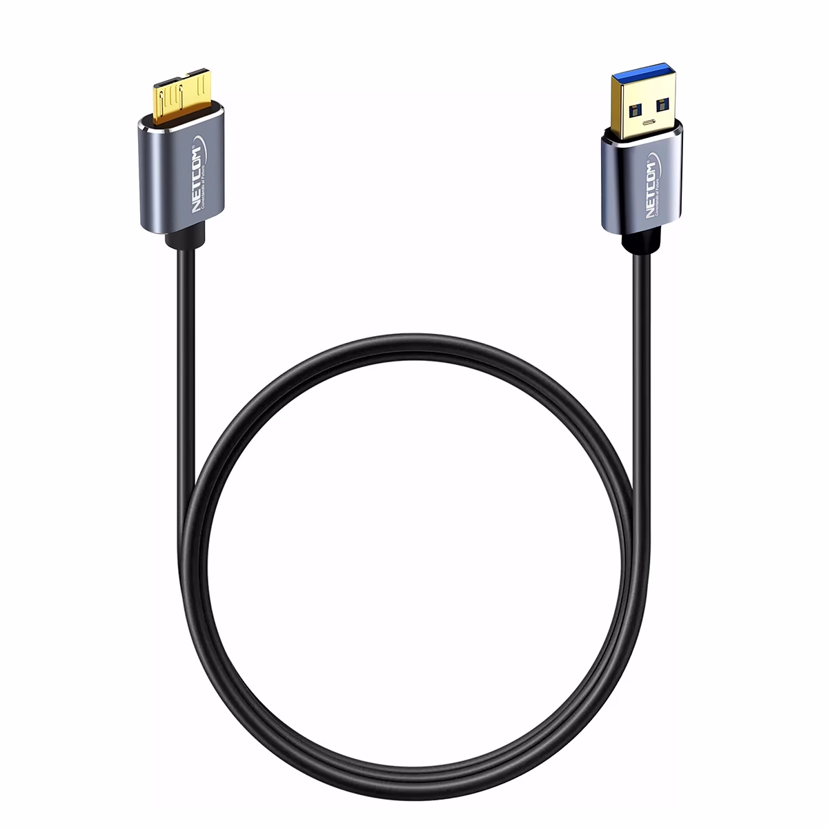 Cable USB a Micro-B de 1MT para Disco Externo (USB 3.0 a Micro-B USB 3.0 5Gbps) NETCOM PE-CA1002 Cable USB a Micro-B de 1MT para Disco Externo (USB 3.0 a Micro-B USB 3.0 5Gbps) NETCOM PE-CA1002, Cable premium USB 3.0 a Micro-B Netcom PE-CA1002 de 1 metro, mostrando el conector USB-A y el conector ancho Micro-B 3.0 para discos duros, un producto de HD Multimedia PERU SAC.